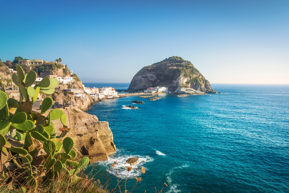 Ischia isola del Benessere: un weekend tra terme, mare e relax assoluto